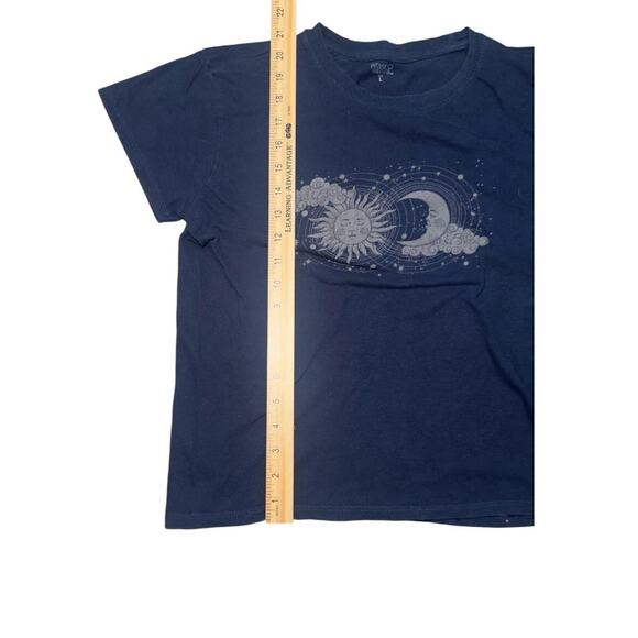 XS Brisco Brands Tee – Navy Celestial Sun Moon Cropped Graphic - Picture 5 of 5